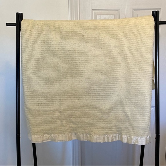 Ottawa Valley Woolens Bedding Vintage Ottawa Valley Canada Woolens Blanket 76 X 56 Poshmark